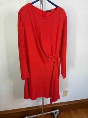 Swingy long-sleeve orange part dress